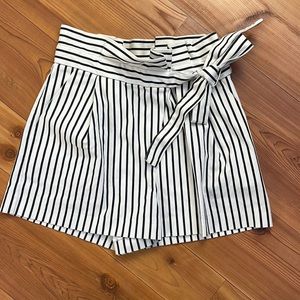 ZARA TRF COLLECTION PLEATED BELTED PAPER BAG SHORTS High Waist Size Small